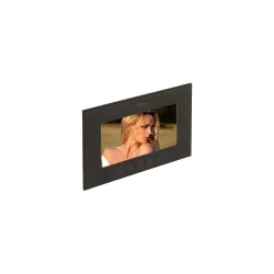 Vairogs: 7 COLLU TFT LCD ; Izšķirtspēja: 1024 x 600 ; Galvenās iezīmes: Skārienvadības taustiņi, Iespēja pieslēgt 2 durvju stacijas un 2